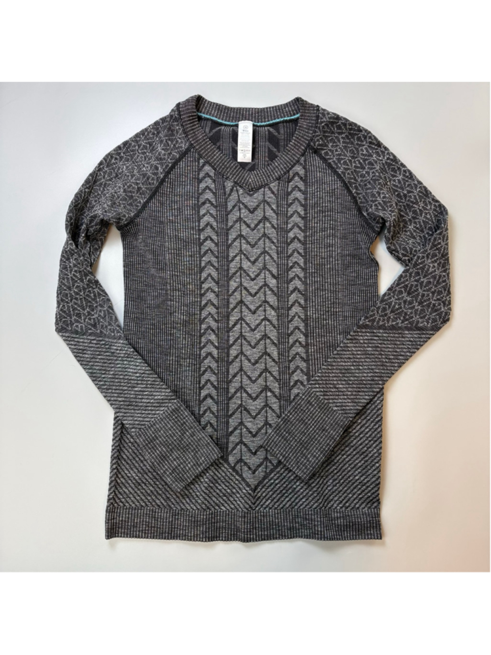Ivivva Top Long Sleeve Athletic GIRLS 12 Grey Black Thumbholes Dance Gymnastics